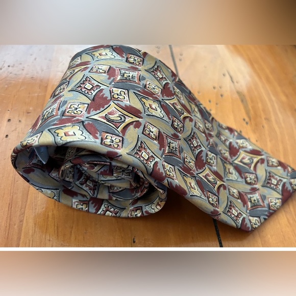 Bill Blass 100% Silk Designer Necktie - Picture 4 of 8